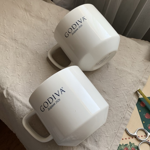 Set of 2 Godiva 16 oz. Mugs Cup - Picture 4 of 4